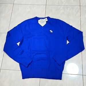 Abercrombie and Fitch men's Blue v- neck cotton/ cashmere sweater